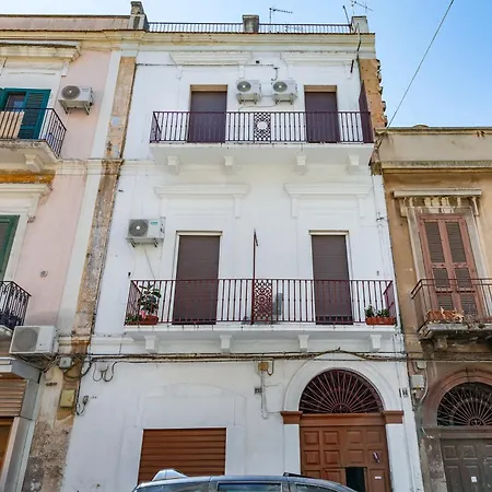 Eva - Happy 아파트 바리